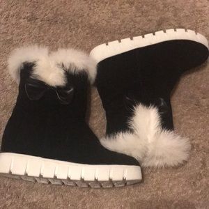 Black and white boot with fur